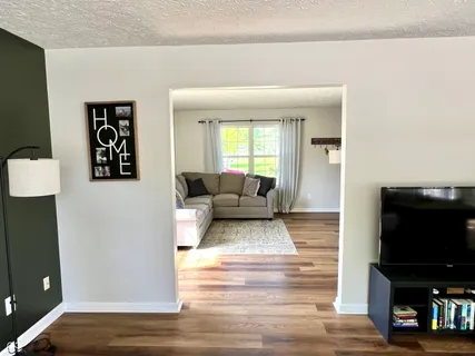 $389,900 | 330 Hollowview Drive, Noblesville, IN 46060