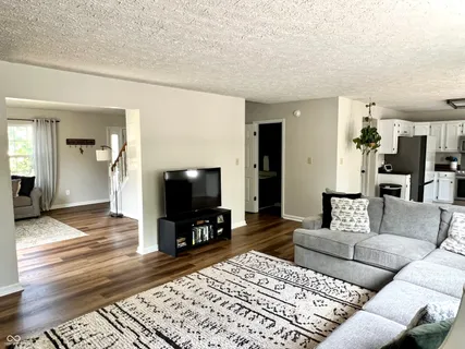 $389,900 | 330 Hollowview Drive, Noblesville, IN 46060