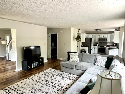 $389,900 | 330 Hollowview Drive, Noblesville, IN 46060