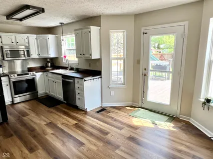 $389,900 | 330 Hollowview Drive, Noblesville, IN 46060