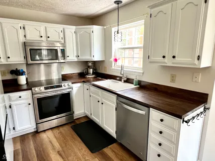 $389,900 | 330 Hollowview Drive, Noblesville, IN 46060