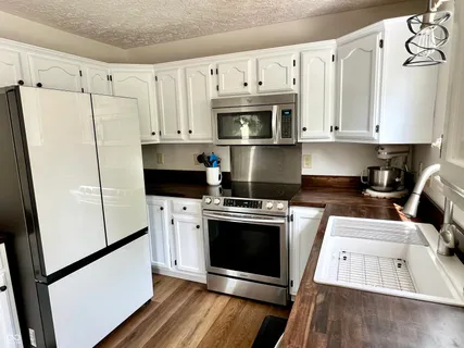 $389,900 | 330 Hollowview Drive, Noblesville, IN 46060