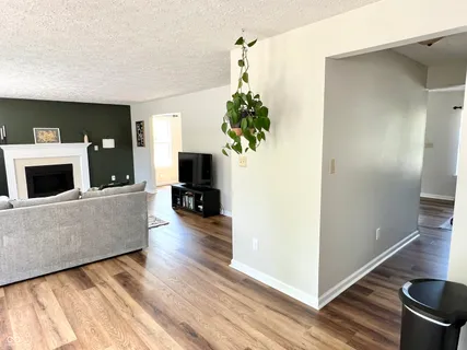 $389,900 | 330 Hollowview Drive, Noblesville, IN 46060