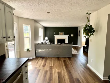 $389,900 | 330 Hollowview Drive, Noblesville, IN 46060