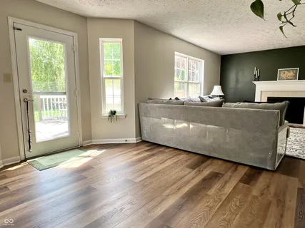 $389,900 | 330 Hollowview Drive, Noblesville, IN 46060