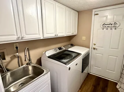 $389,900 | 330 Hollowview Drive, Noblesville, IN 46060