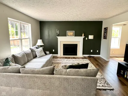 $389,900 | 330 Hollowview Drive, Noblesville, IN 46060