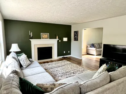 $389,900 | 330 Hollowview Drive, Noblesville, IN 46060