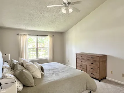 $389,900 | 330 Hollowview Drive, Noblesville, IN 46060