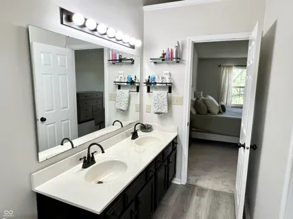 $389,900 | 330 Hollowview Drive, Noblesville, IN 46060