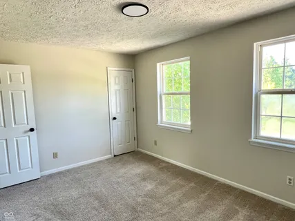 $389,900 | 330 Hollowview Drive, Noblesville, IN 46060
