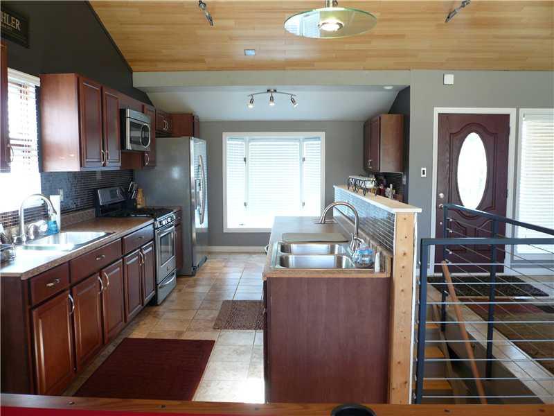 9600 Woodcrest Road Pittsburgh, PA 15237 - Photo 7 of 15 Kitchen. Open and spacious kitchen. Great for entertaining!