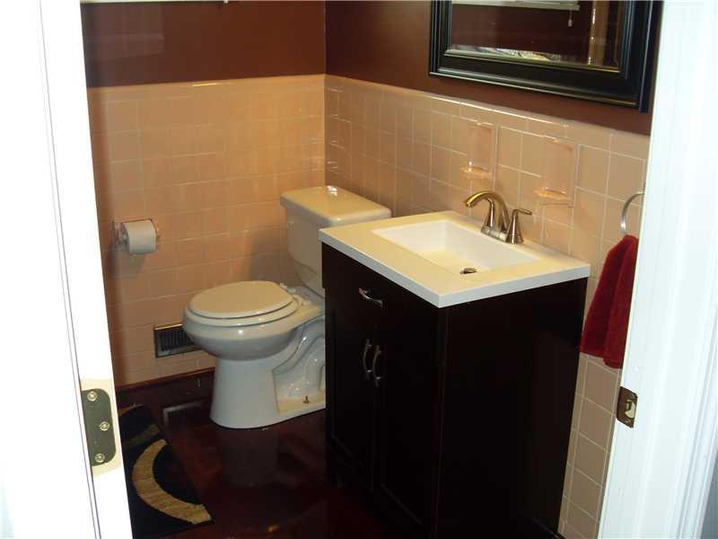 9600 Woodcrest Road Pittsburgh, PA 15237 - Photo 9 of 15 Full Bath. The main floor bath is updated.