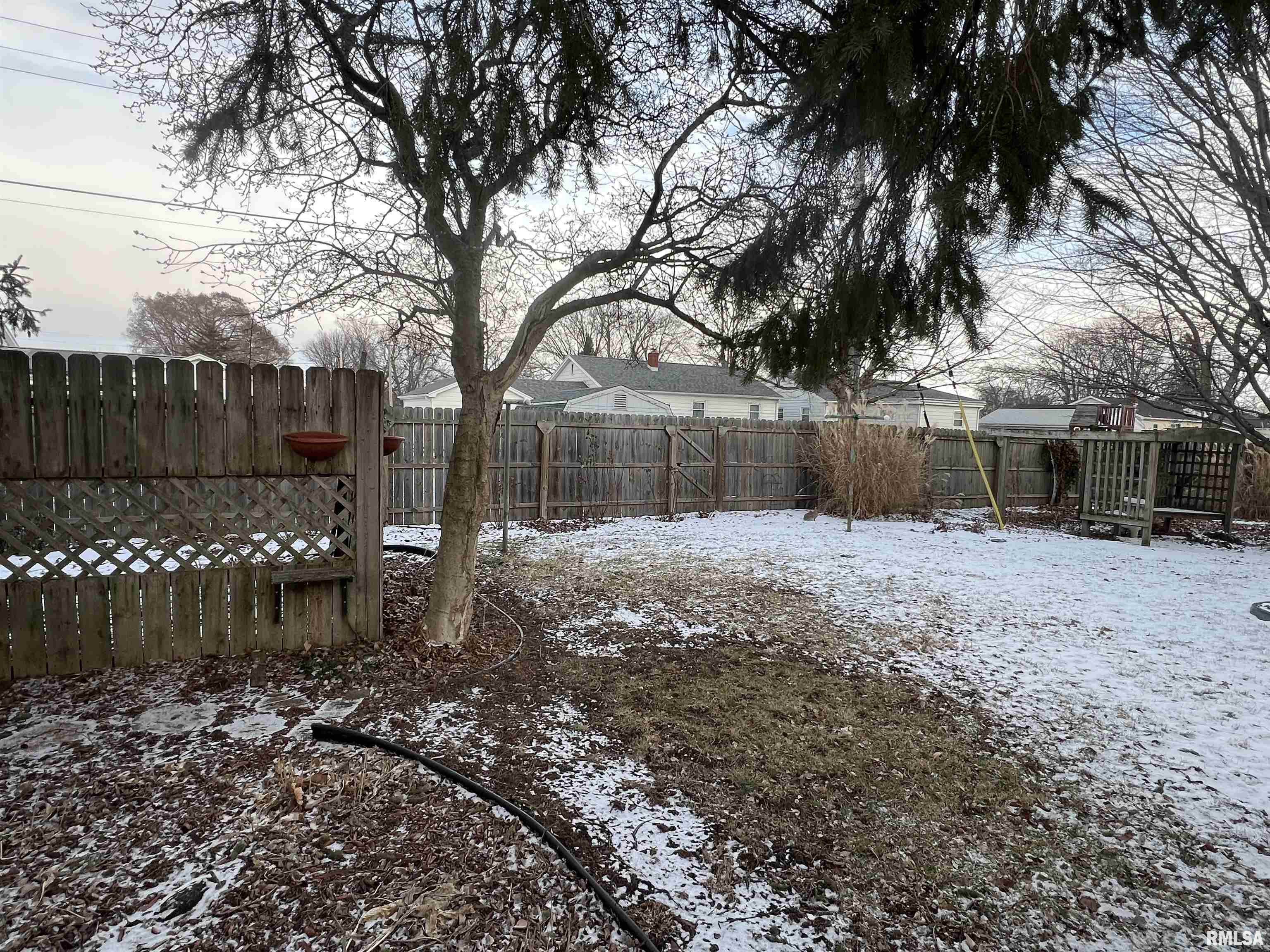 1801 Clay Drive Galesburg, IL 61401 - Photo 18 of 38