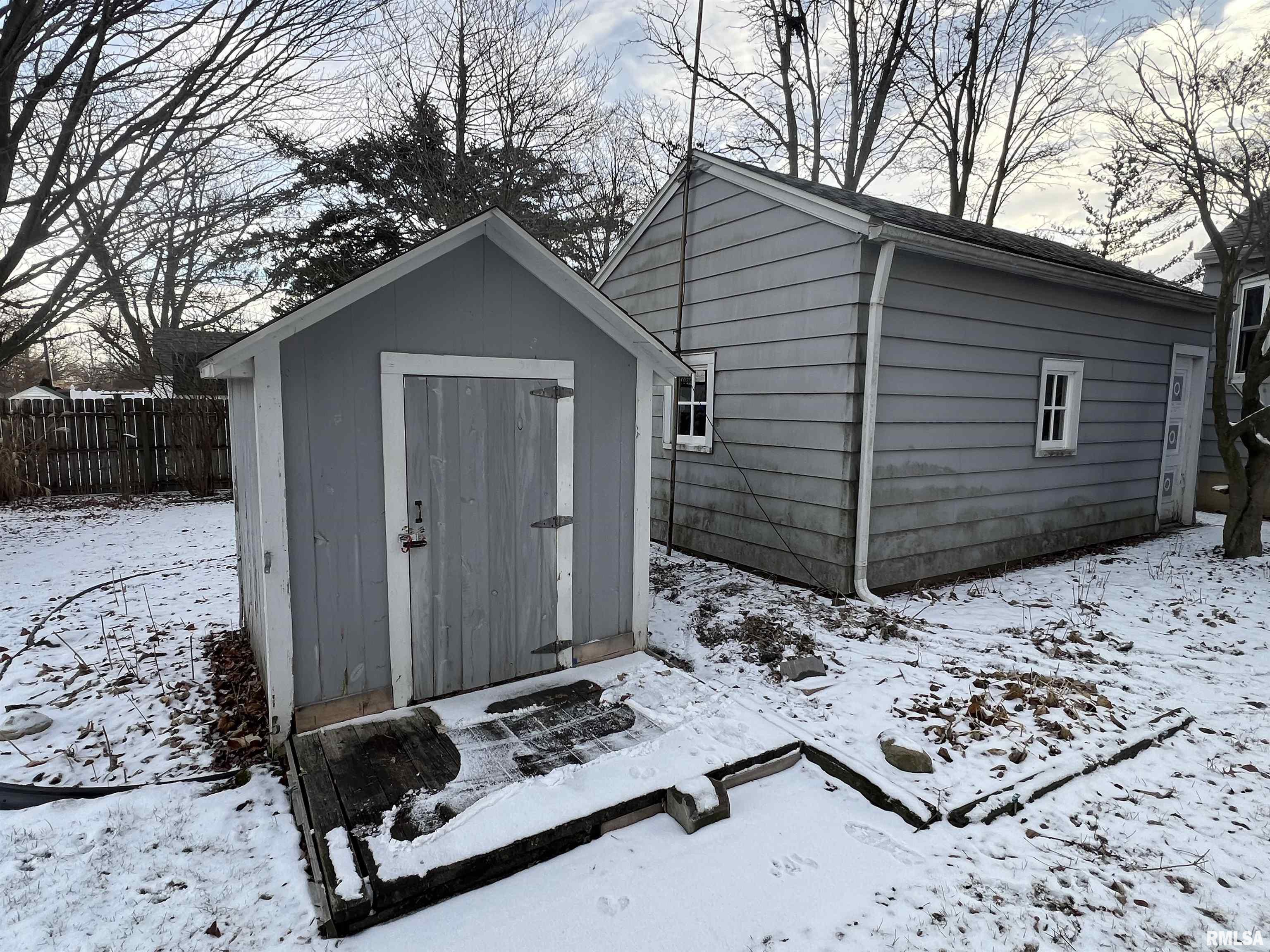 1801 Clay Drive Galesburg, IL 61401 - Photo 24 of 38