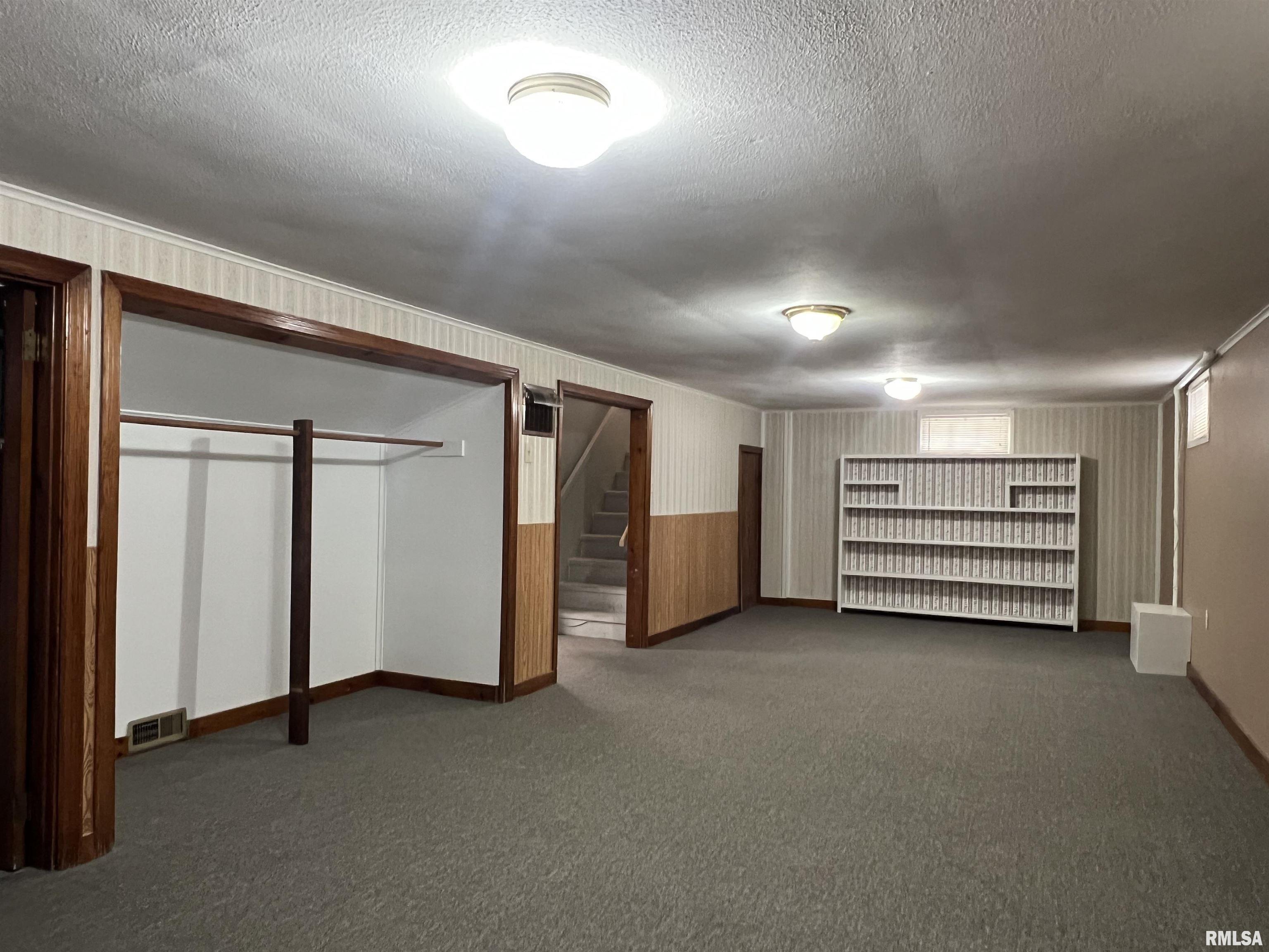 1801 Clay Drive Galesburg, IL 61401 - Photo 25 of 38