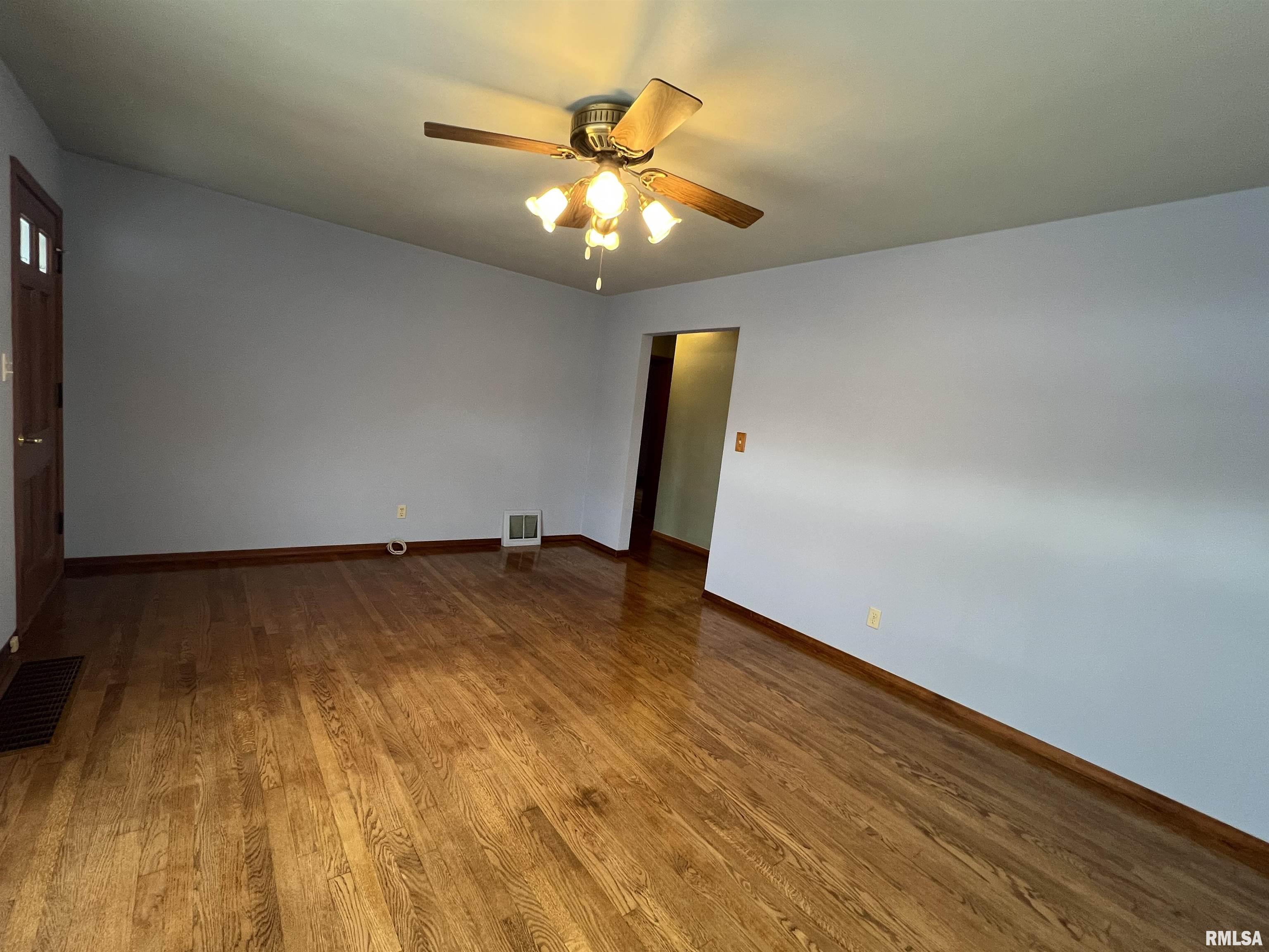 1801 Clay Drive Galesburg, IL 61401 - Photo 4 of 38