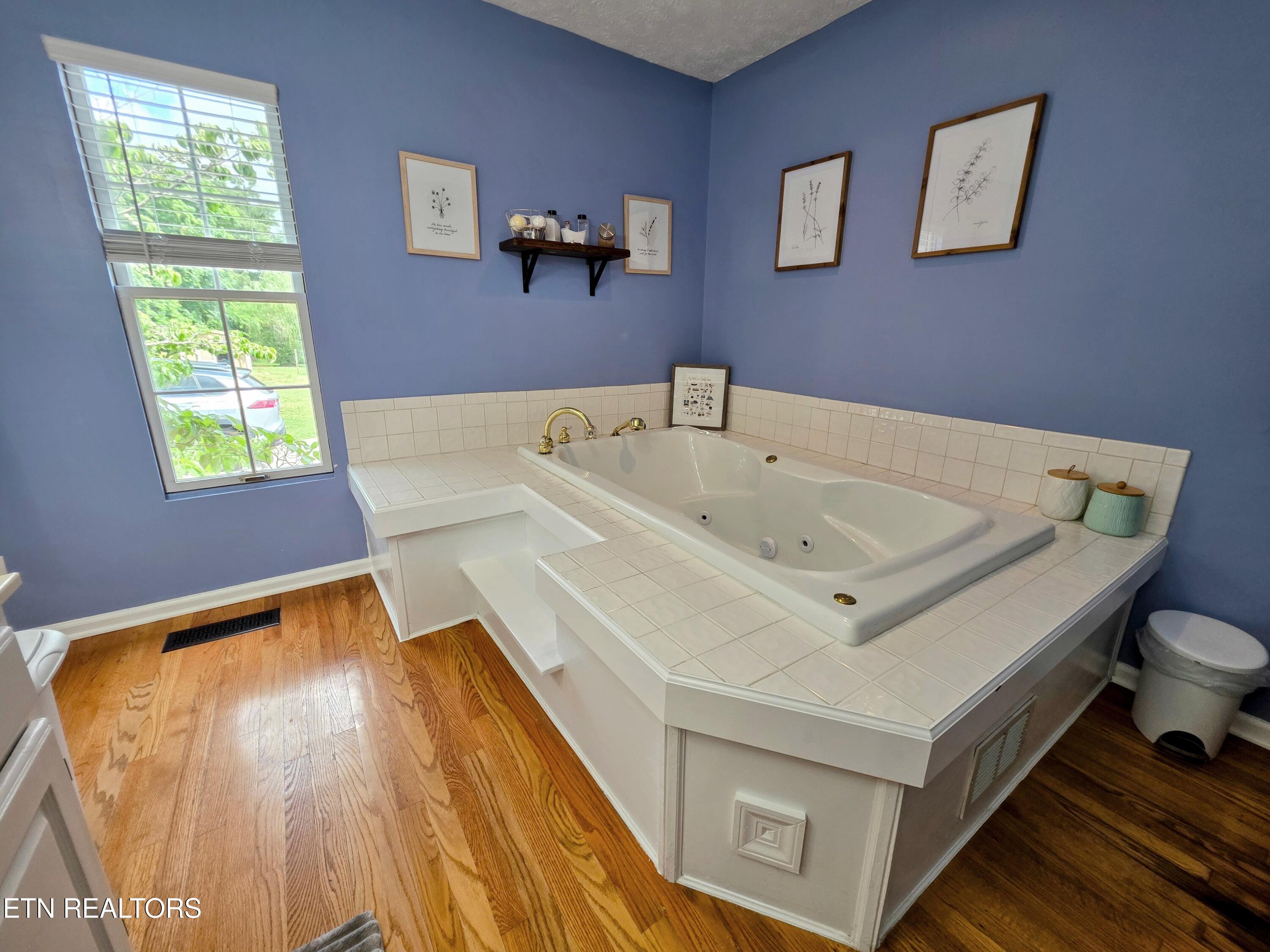 3625 Cunningham Road Knoxville, TN 37918 - Photo 15 of 35 PRIMARY BATH