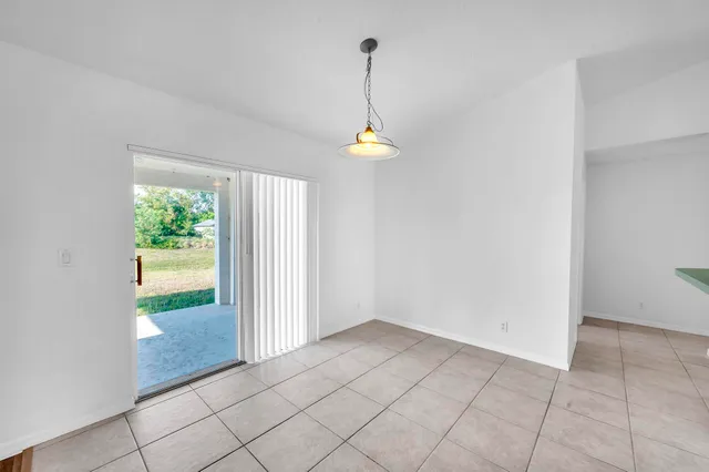 a view of empty room with window