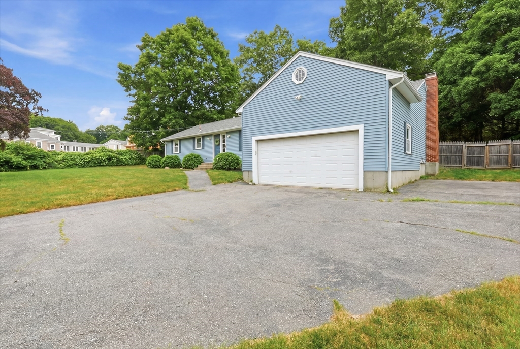 74 Framingham Road Marlborough, MA 01752 - Photo 2 of 41