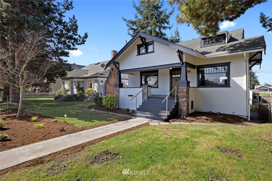 1614 Oakes Avenue Everett, WA 98201 - Photo 2 of 26 a front view of a house with garden
