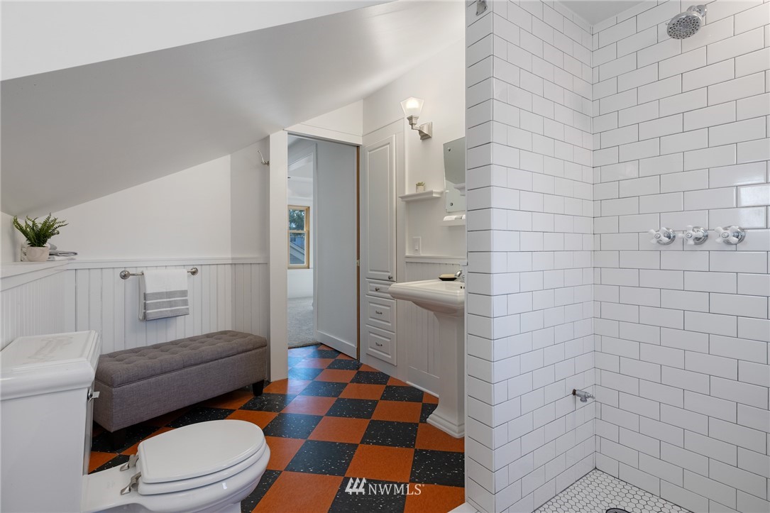 1614 Oakes Avenue Everett, WA 98201 - Photo 18 of 26 a bathroom with a toilet and a shower