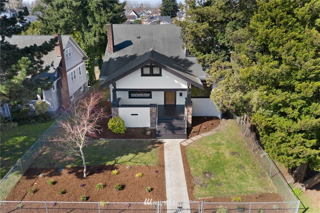 1614 Oakes Avenue Everett, WA 98201 - Photo 23 of 26 front view of a house with a yard