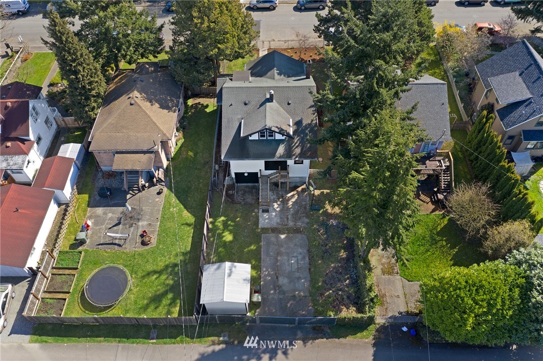 1614 Oakes Avenue Everett, WA 98201 - Photo 25 of 26 an aerial view of houses with yard
