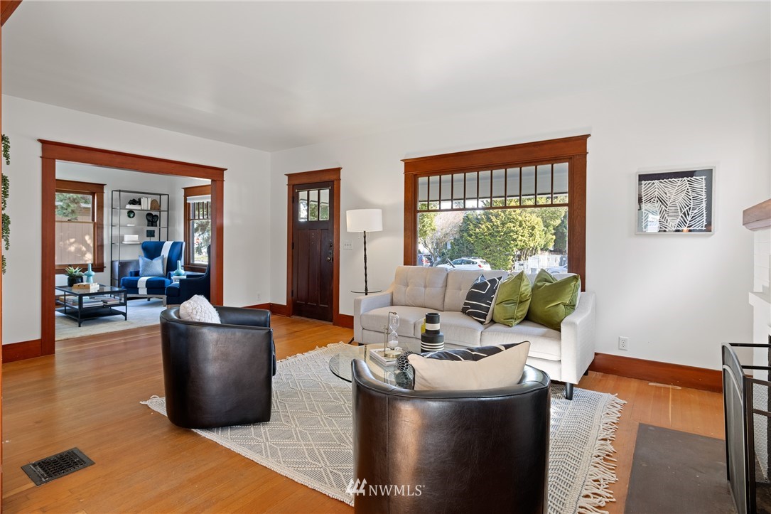 1614 Oakes Avenue Everett, WA 98201 - Photo 9 of 26 a living room with furniture and a large window