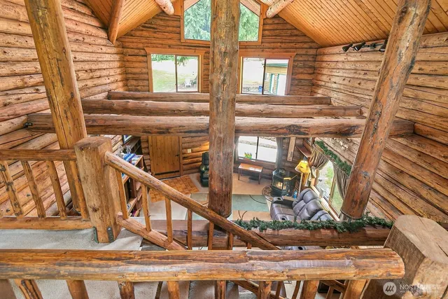 a view of a livingroom with furniture