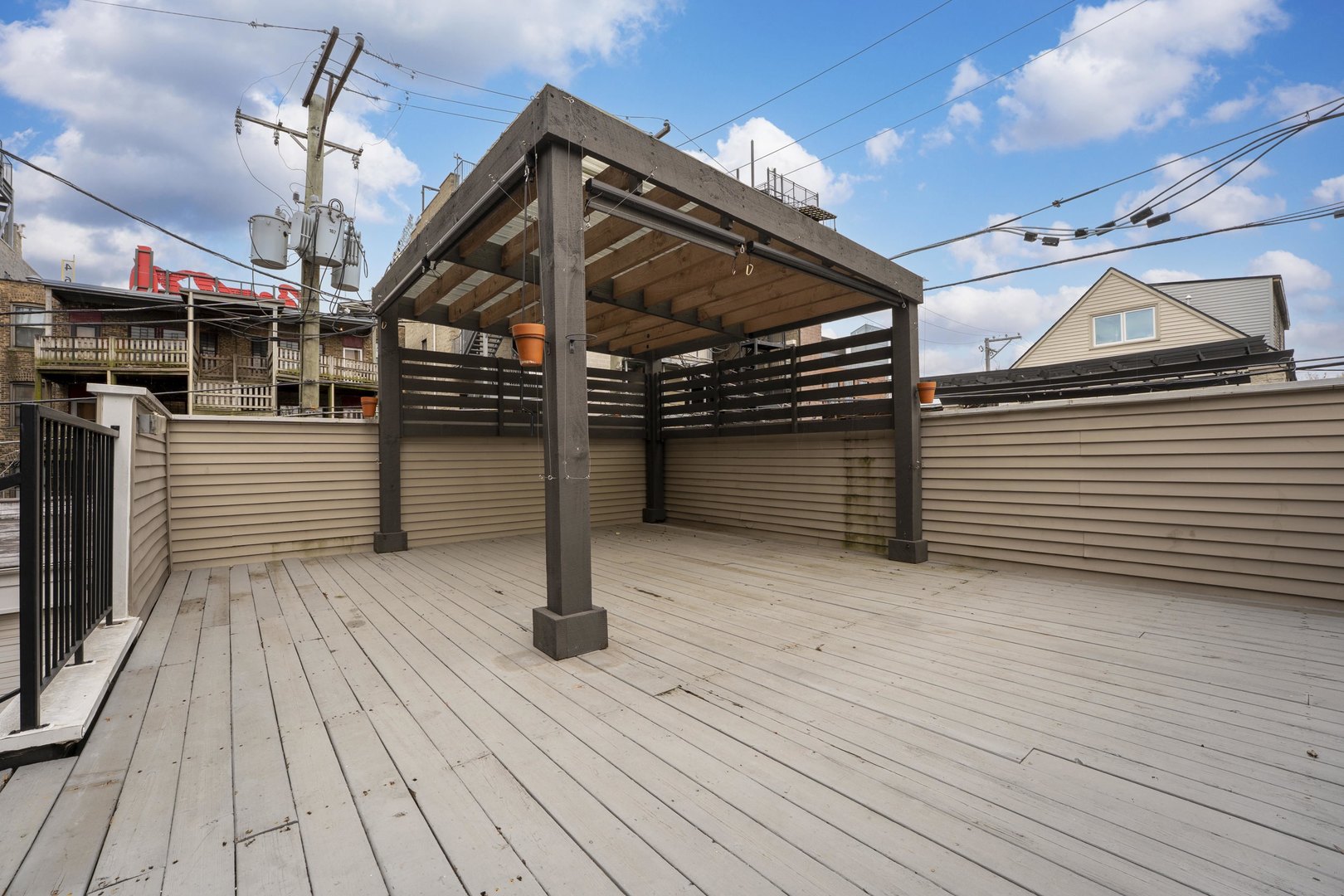 3716 North Kenmore Avenue, Unit 1 Chicago, IL 60613 - Photo 28 of 33 a view of a garage