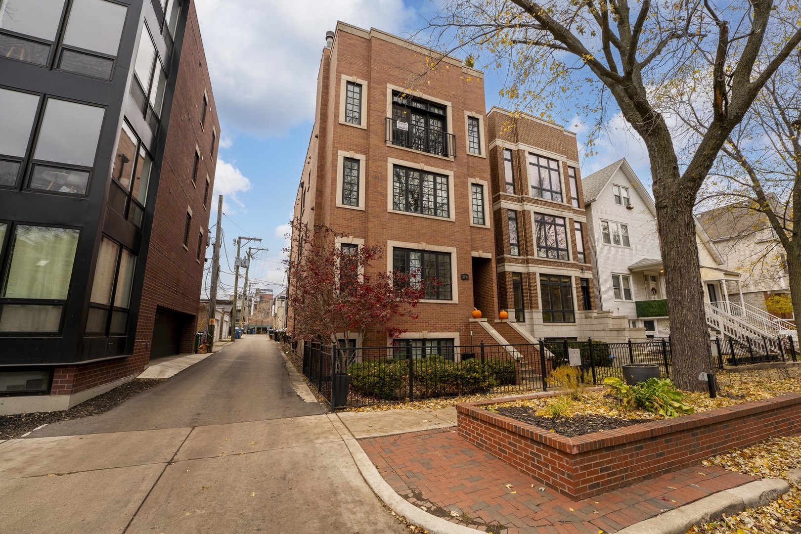 3716 North Kenmore Avenue, Unit 1 Chicago, IL 60613 - Photo 33 of 33 a front view of a building with street view