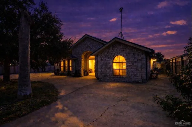 a view of a house with a yard