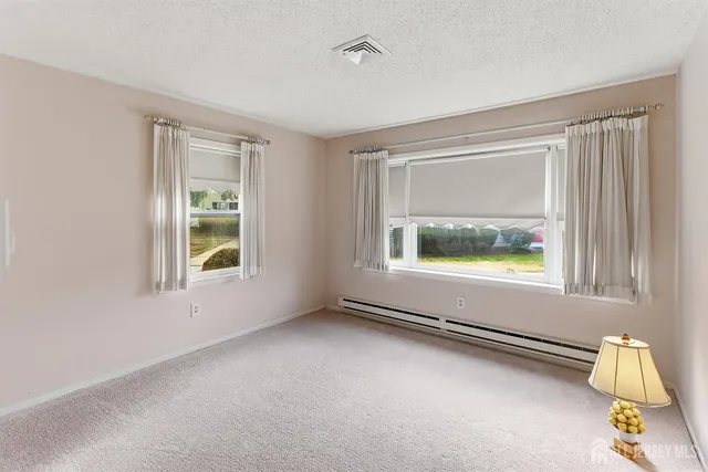 $339,900 | 412 Oxford Lane, Unit C, Monroe Township, NJ 08831