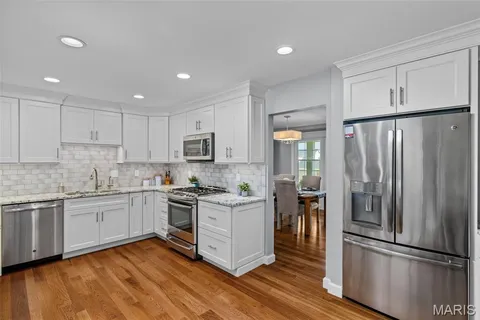 $630,000 | 647 Waterford Ridge Drive, Ballwin, MO 63021