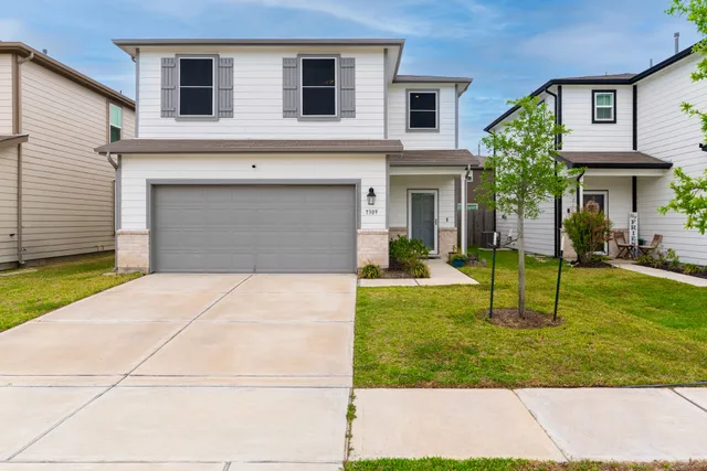 $305,000 | 7309 Hobby Wind Ridge Drive, Houston, TX 77075