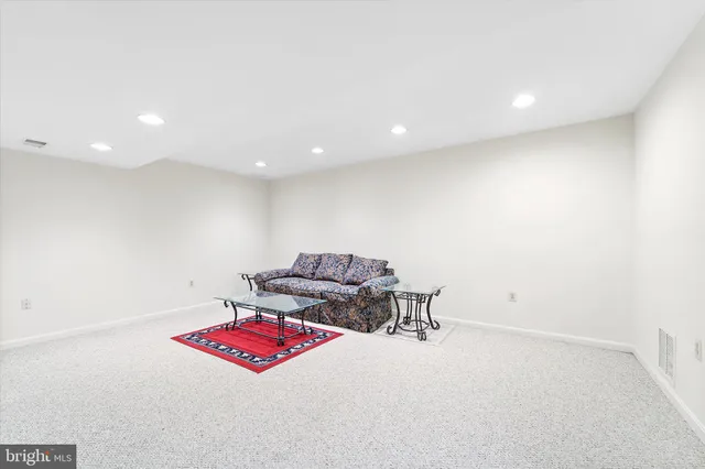 en suite bathroom with a toilet