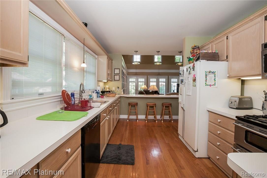 209 South Tompkins Street Howell, MI 48843 - Photo 13 of 36 017-Kitchen-3038560-medium.jpg