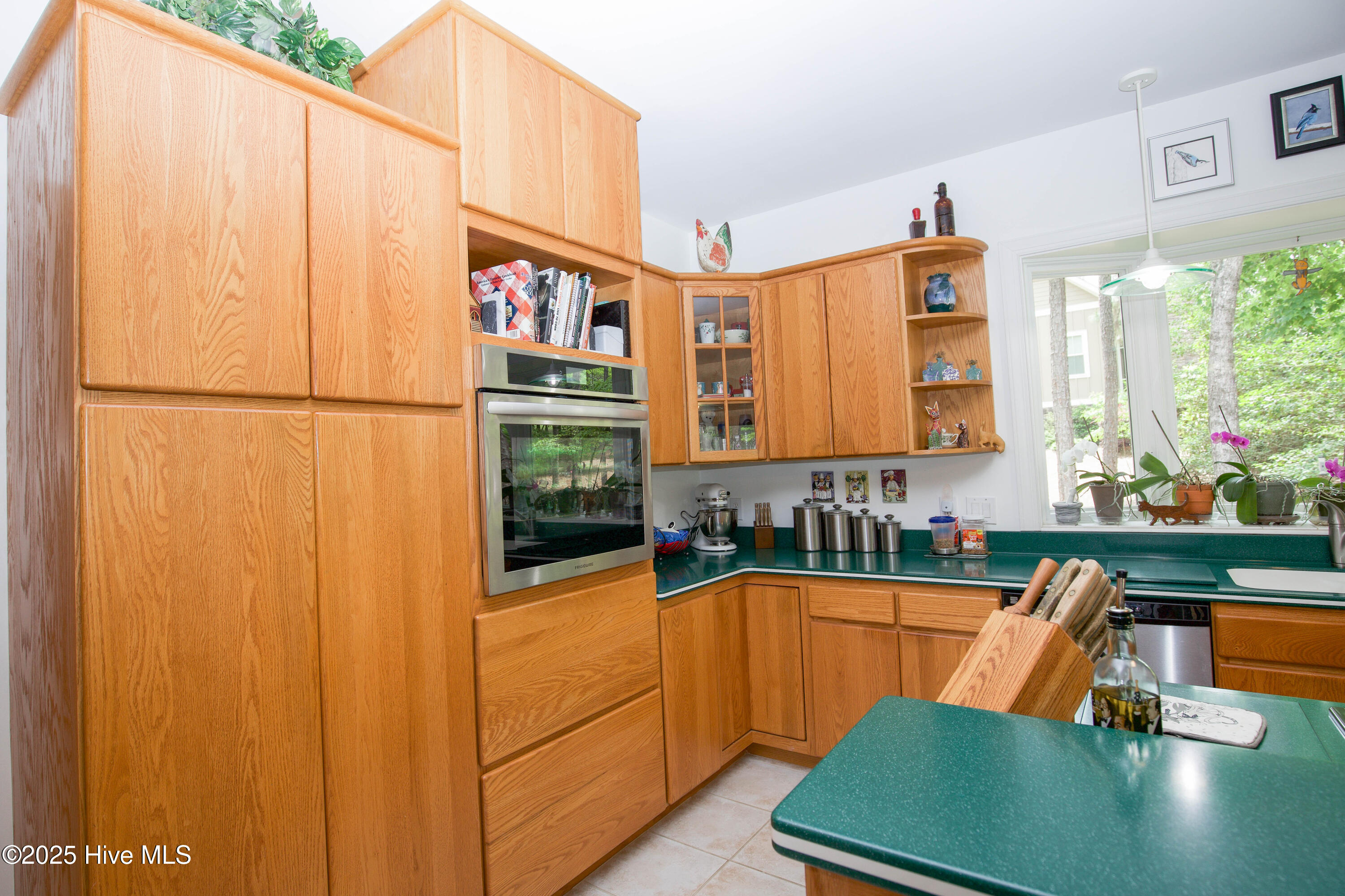 17 Troon Drive Pinehurst, NC 28374 - Photo 44 of 105 Kitchen wall oven