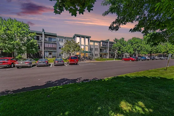 $146,300 | 2720 Dale Street North, Unit C313, Roseville, MN 55113