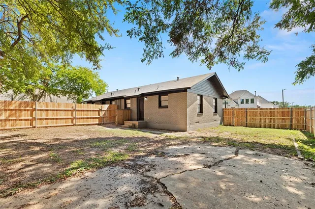a house view with a outdoor space