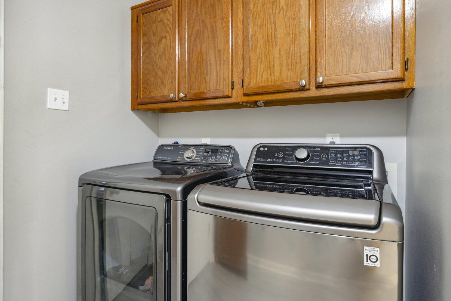 8747 Walnut Grove Road Memphis, TN 38018 - Photo 11 of 20 a utility room with dryer and washer