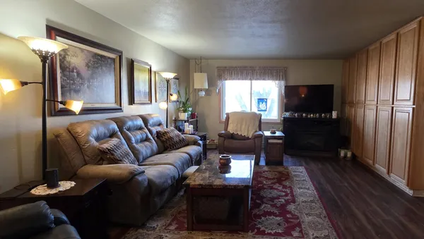 $359,900 | 925 Riverview Drive, Valley City, ND 58072