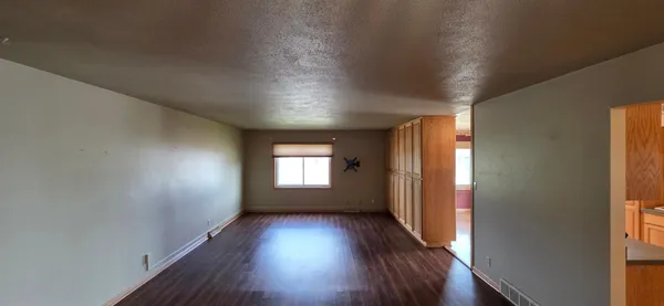$349,900 | 925 Riverview Drive, Valley City, ND 58072