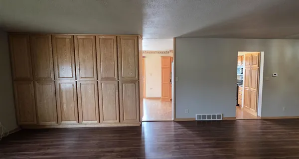 $349,900 | 925 Riverview Drive, Valley City, ND 58072