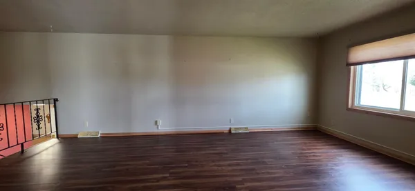 $349,900 | 925 Riverview Drive, Valley City, ND 58072
