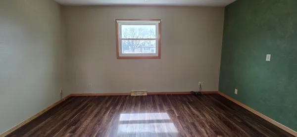 $349,900 | 925 Riverview Drive, Valley City, ND 58072