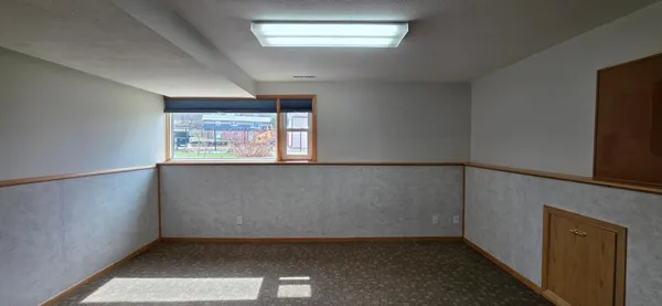 $349,900 | 925 Riverview Drive, Valley City, ND 58072