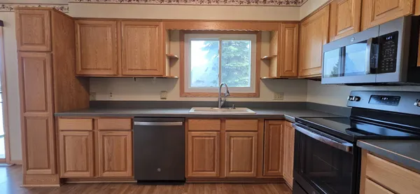 $349,900 | 925 Riverview Drive, Valley City, ND 58072