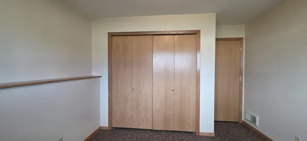 $349,900 | 925 Riverview Drive, Valley City, ND 58072